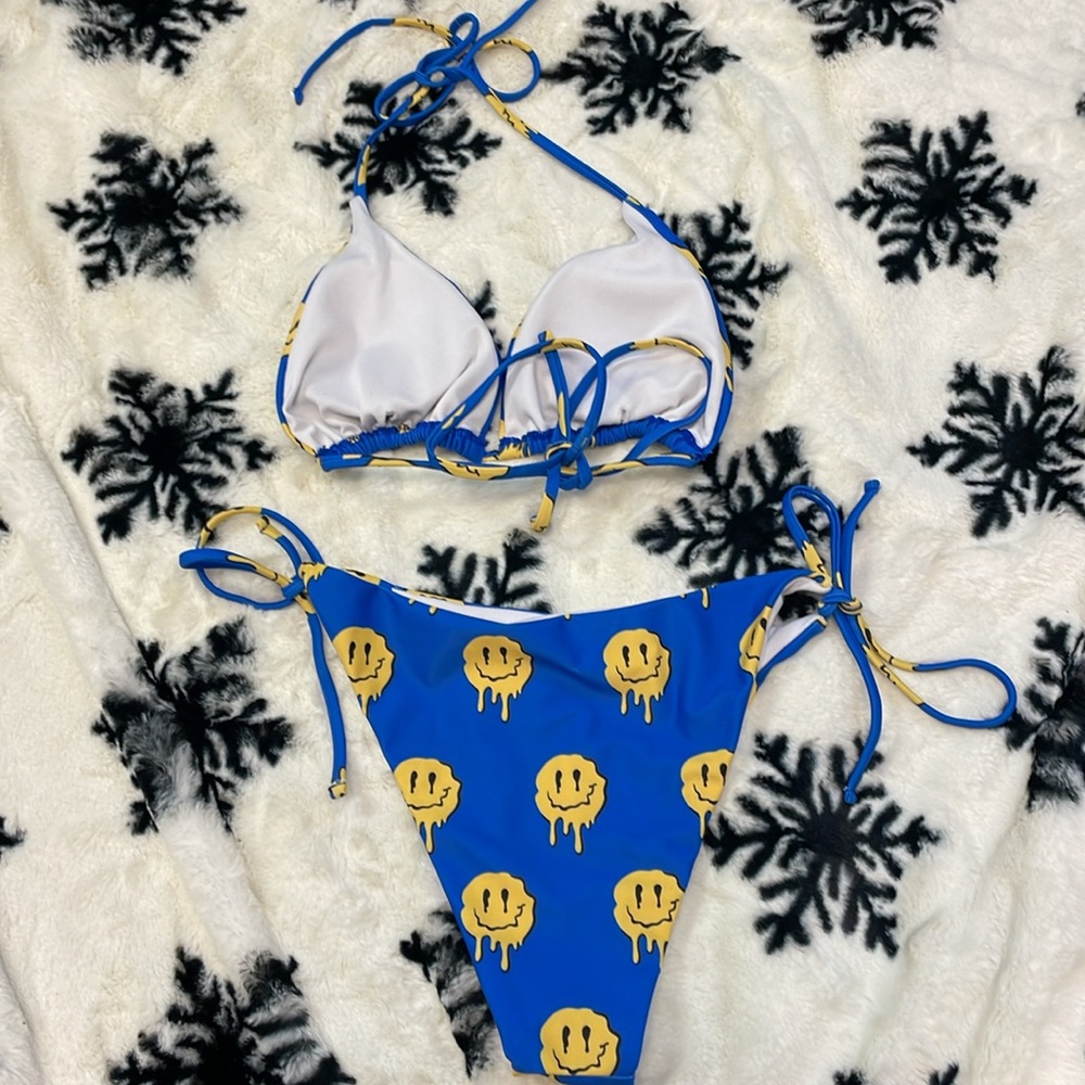 Bikini - Picture 2 of 2